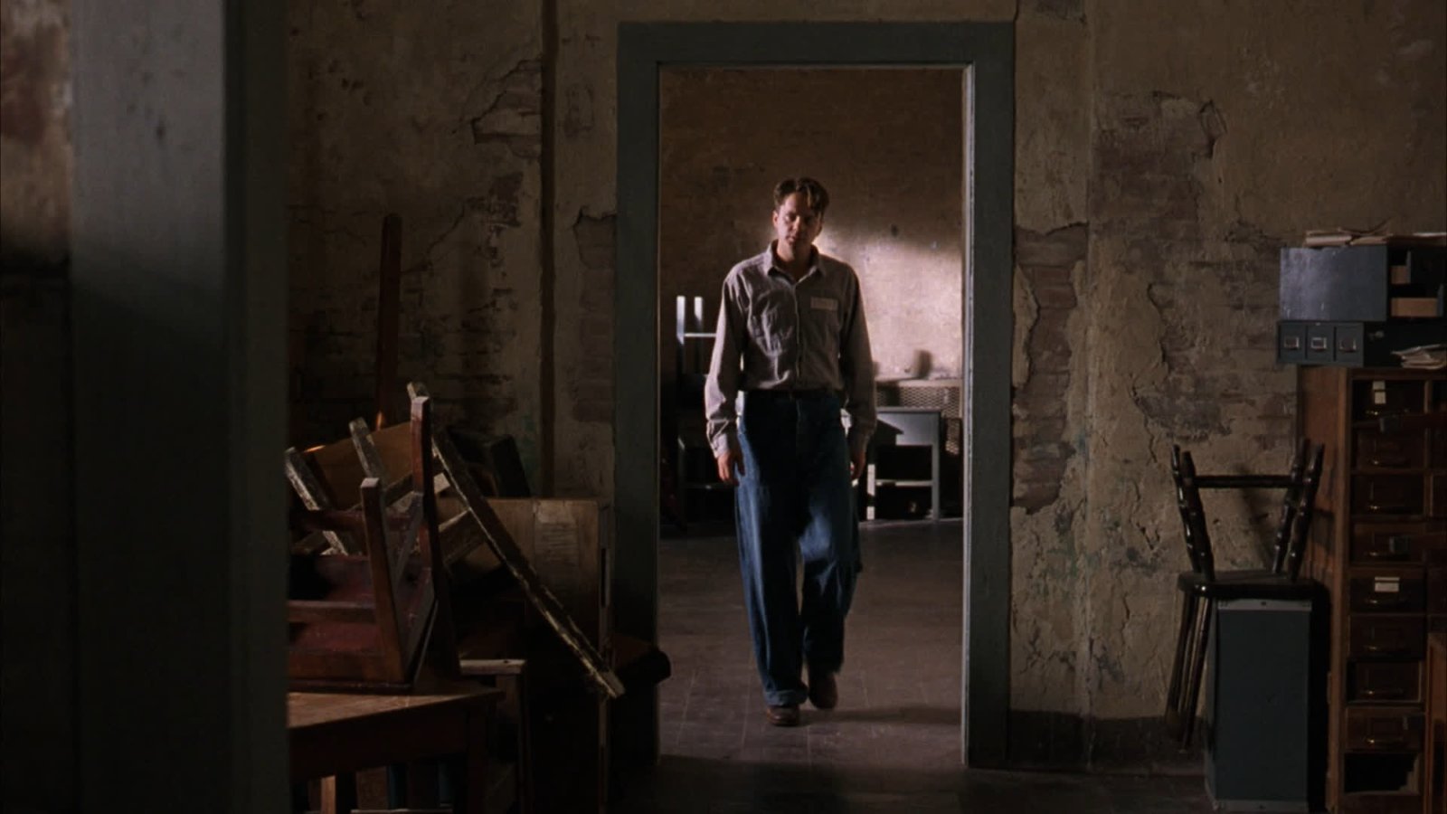Still from The Shawshank Redemption (1994), directed by Frank Darabont (frame 13)