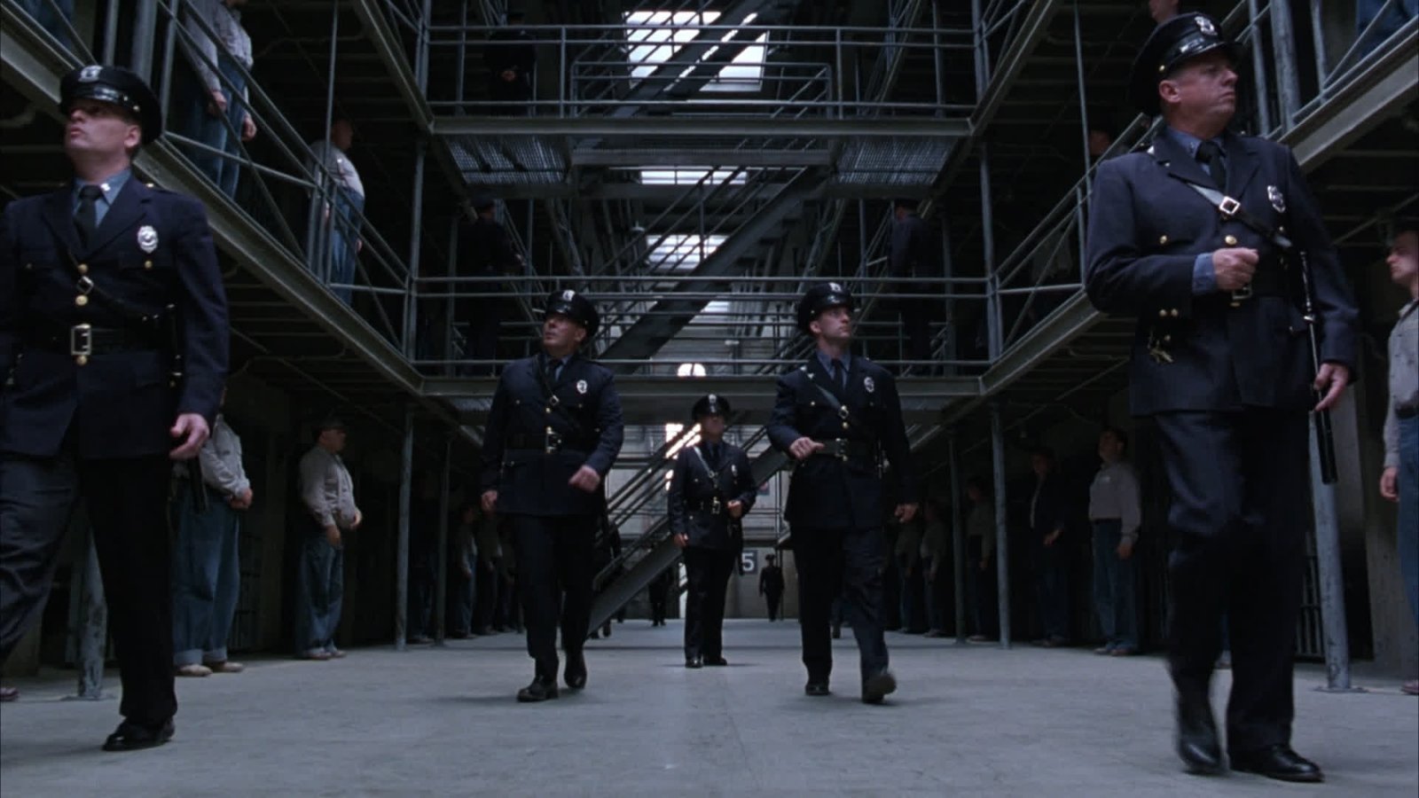 Still from The Shawshank Redemption (1994), directed by Frank Darabont (frame 16)