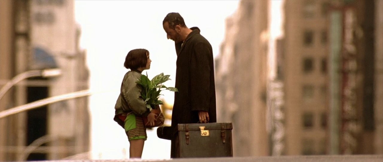 Still from Léon: The Professional (1994), directed by Luc Besson (frame 2)
