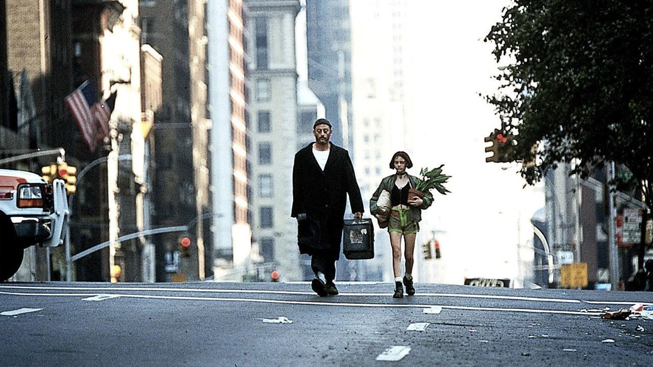 Still from Léon: The Professional (1994), directed by Luc Besson (frame 1)