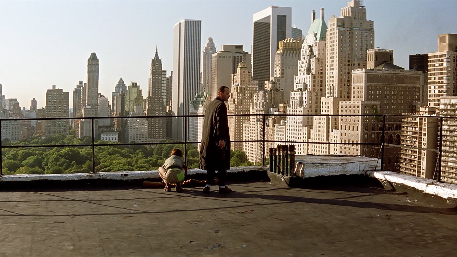 Still from Léon: The Professional (1994), directed by Luc Besson (frame 10)