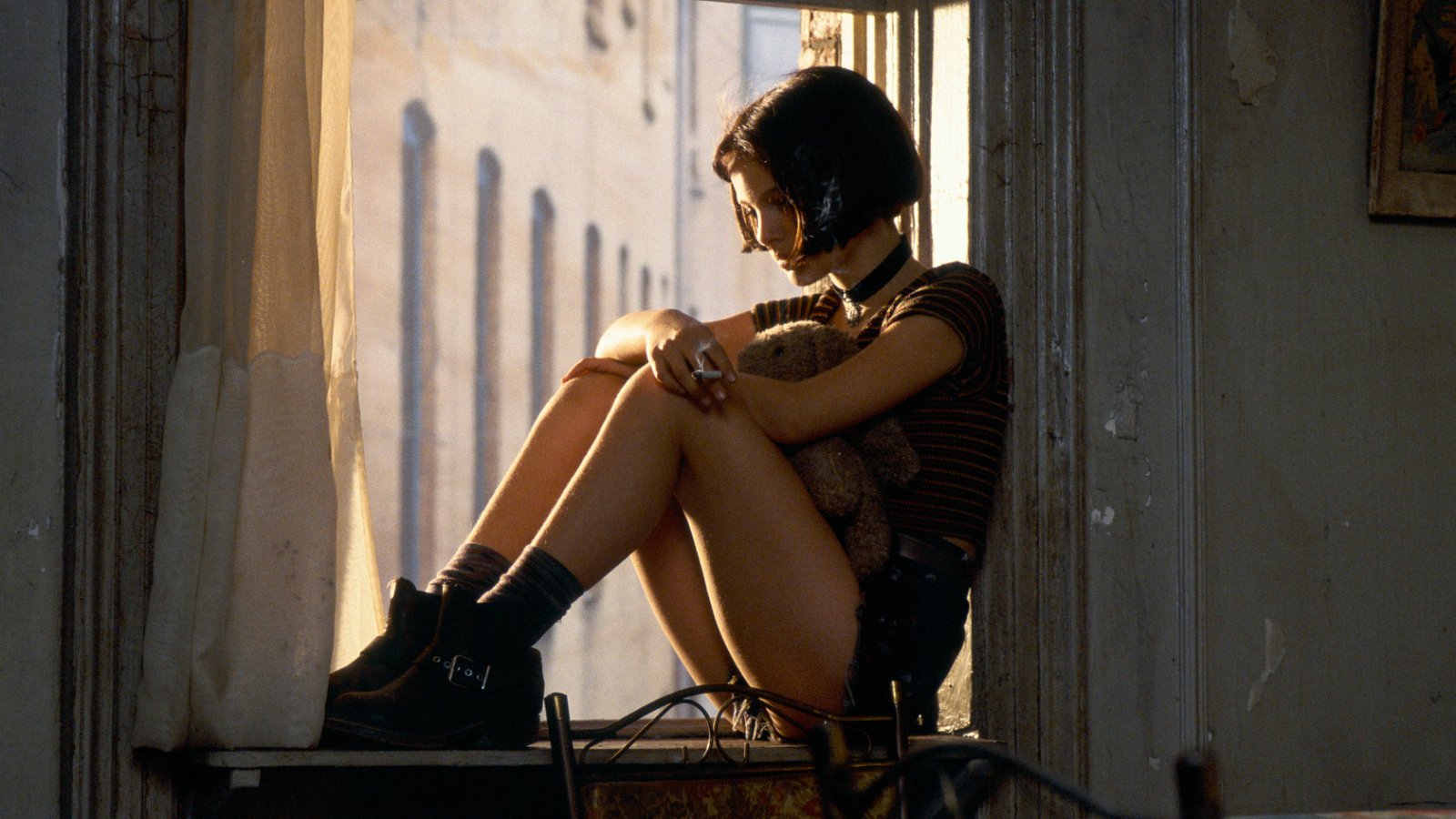 Still from Léon: The Professional (1994), directed by Luc Besson (frame 12)